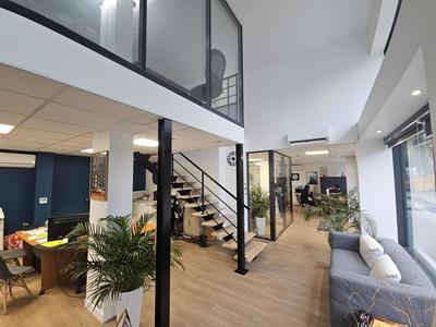 Local commercial - 203 m²