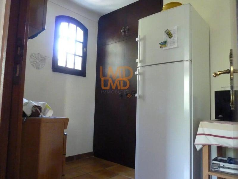 Propriété - 222 m² - 6 pièces