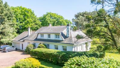 Maison - 230 m² - 6 pièces