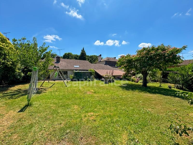 Maison - 208 m² - 9 pièces