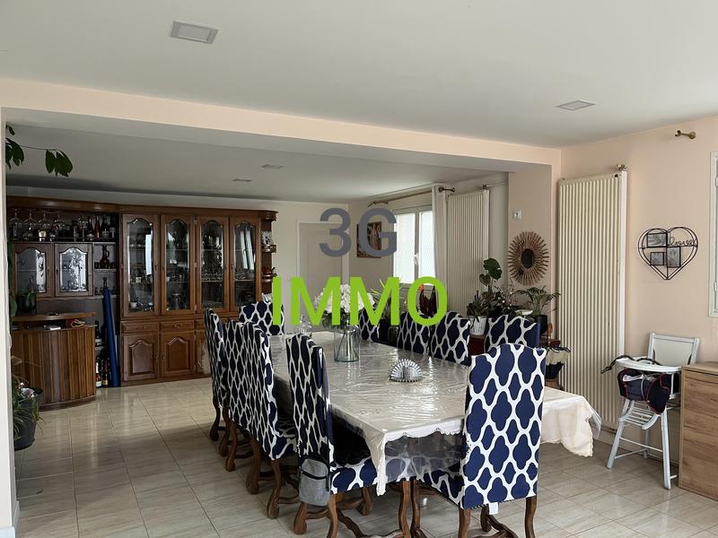 Villa - 223 m² - 8 pièces