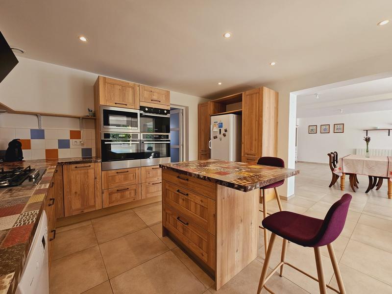 Maison traditionnelle - 180 m² - 6 pièces