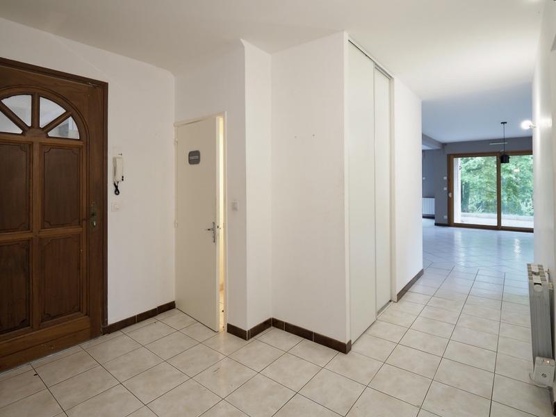 Maison - 250 m² - 13 pièces