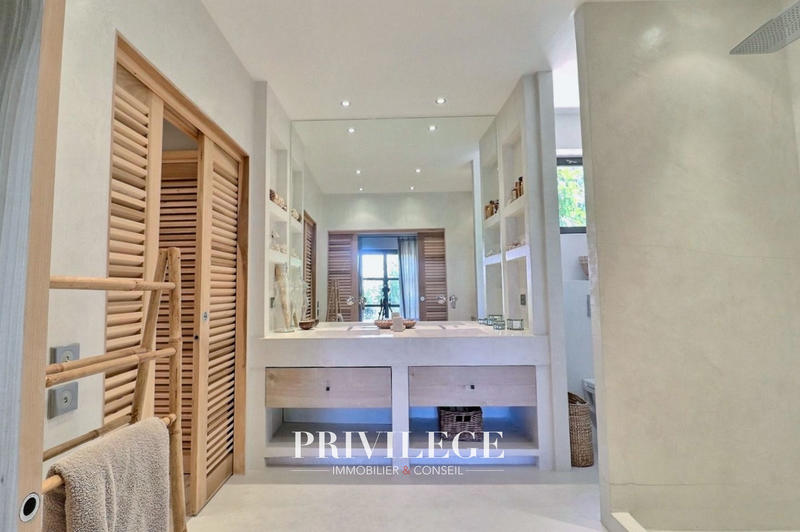 Villa - 315 m² - 6 pièces