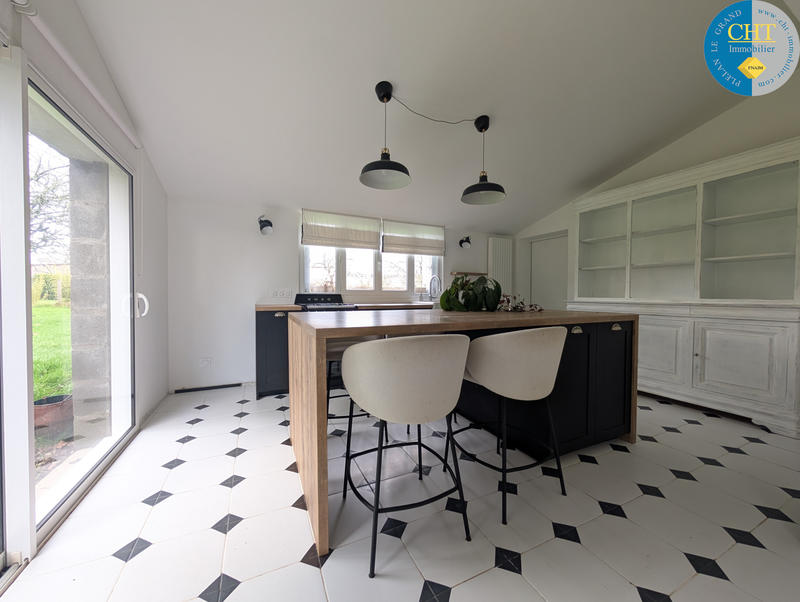 Maison - 140 m² - 5 pièces