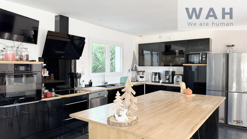 Maison - 203 m² - 7 pièces