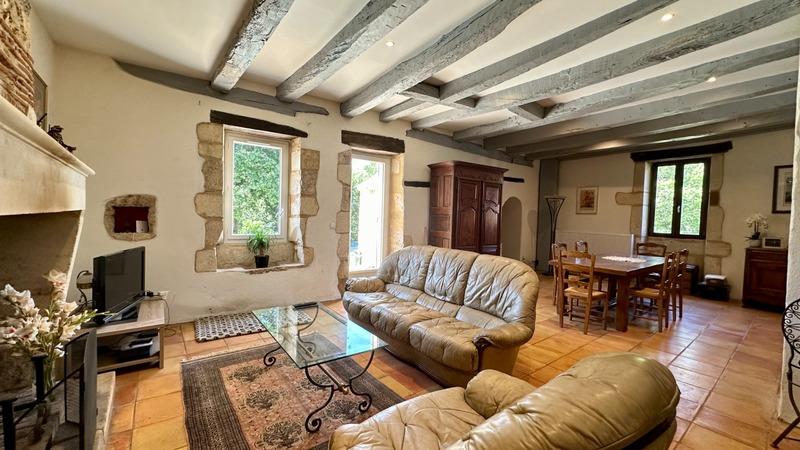 Maison - 222 m² - 5 pièces