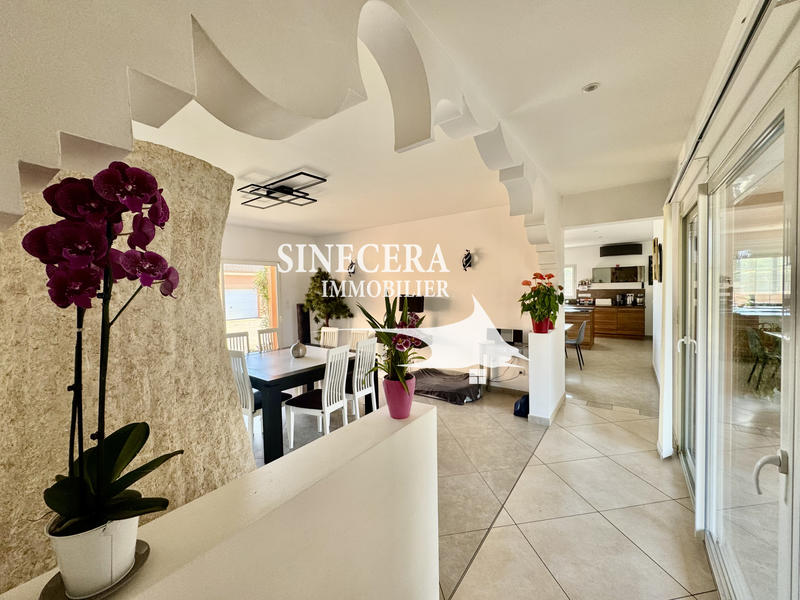 Maison - 224 m² - 9 pièces