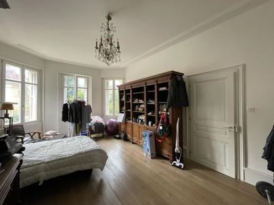 Maison traditionnelle - 365 m² - 9 pièces