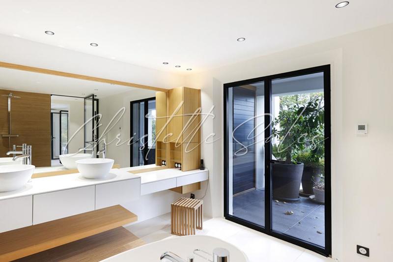 Villa - 400 m² - 10 pièces