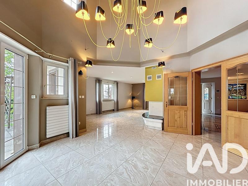 Maison - 233 m² - 6 pièces