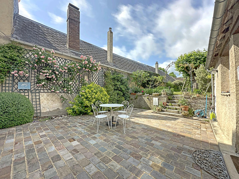 Maison - 285 m² - 9 pièces