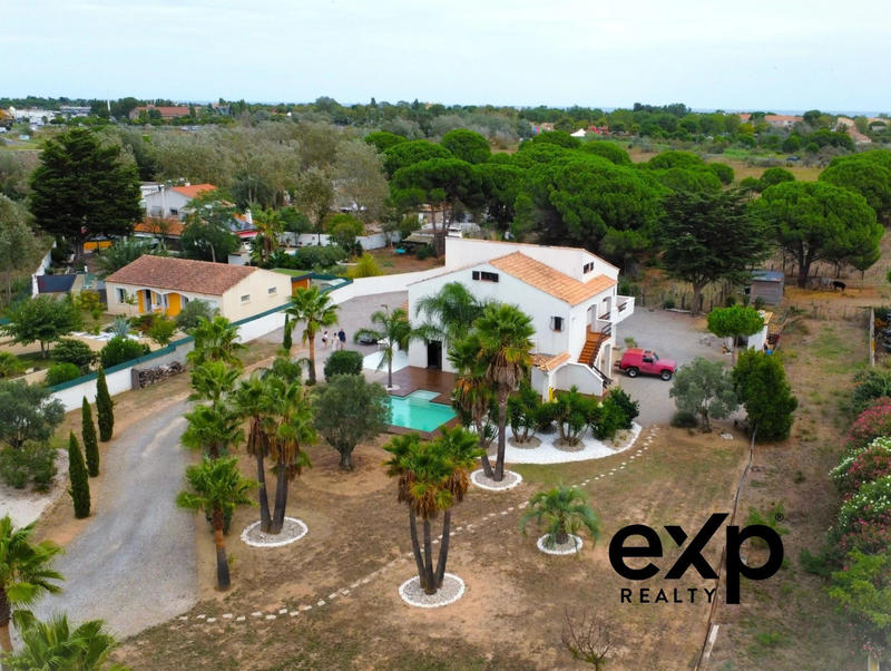 Maison - 235 m² - 9 pièces