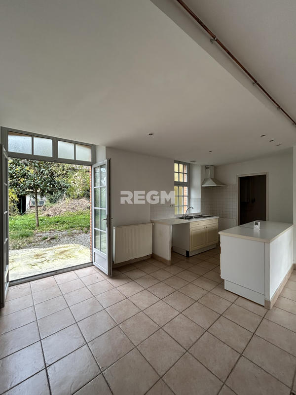 Propriété - 330 m² - 14 pièces