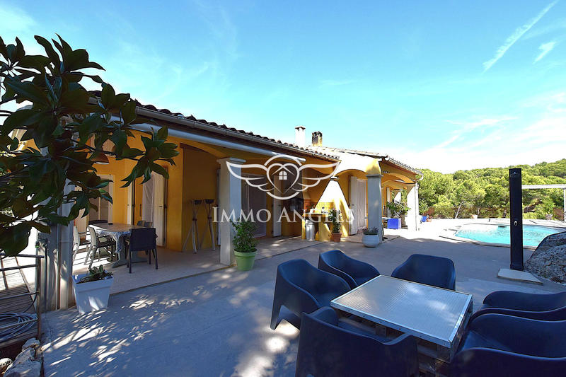 Villa - 206 m² - 9 pièces