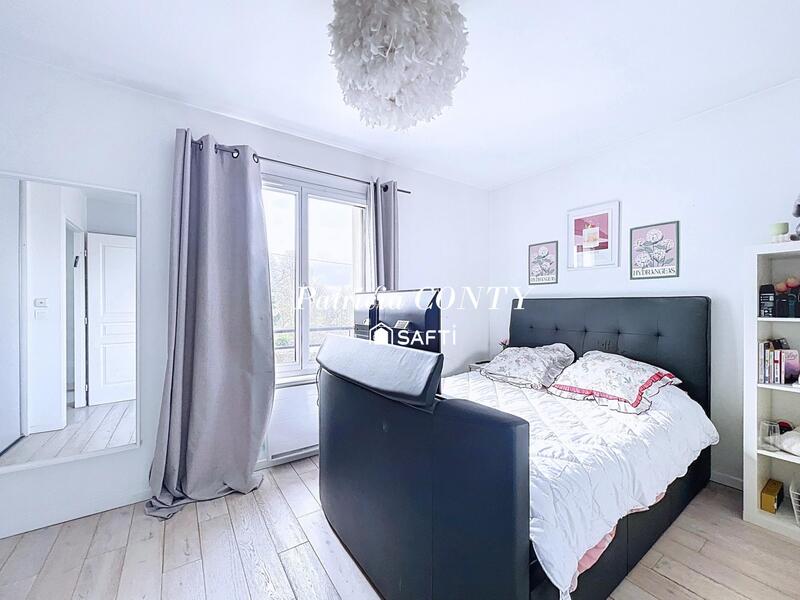 Maison - 235 m² - 7 pièces