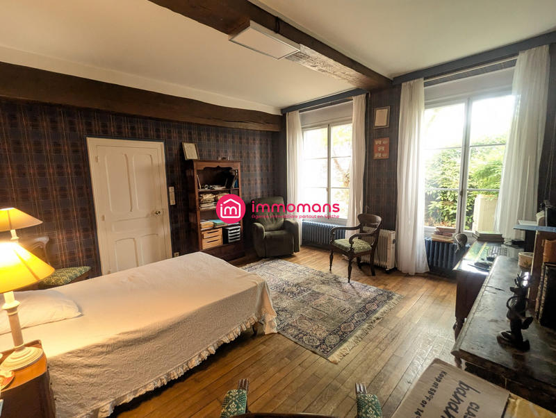 Maison - 203 m² - 9 pièces