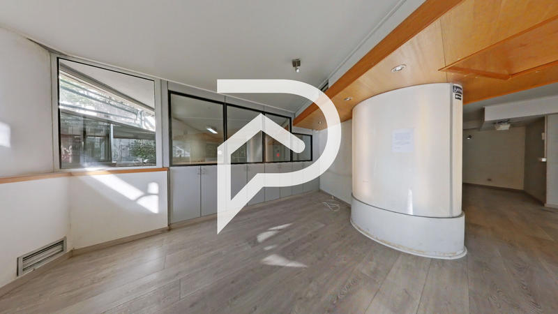 Local commercial - 303 m²