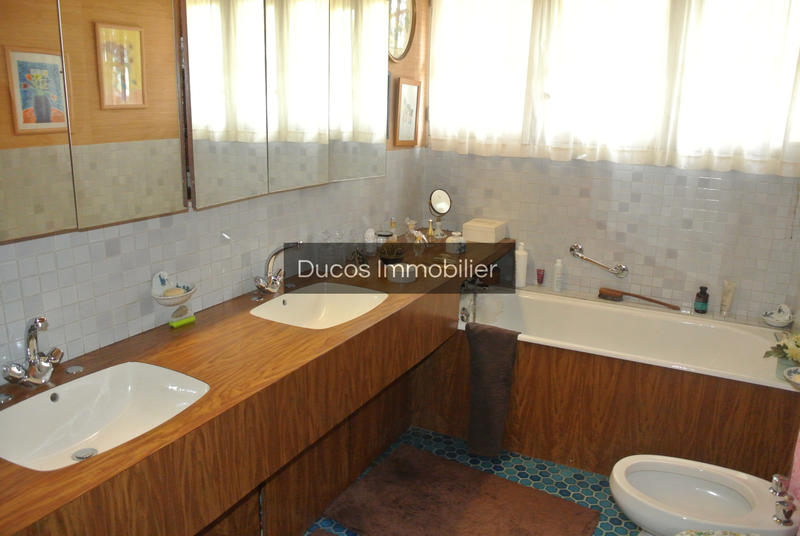 Maison - 221 m² - 8 pièces