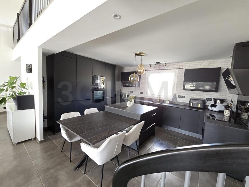 Villa - 152 m² - 6 pièces