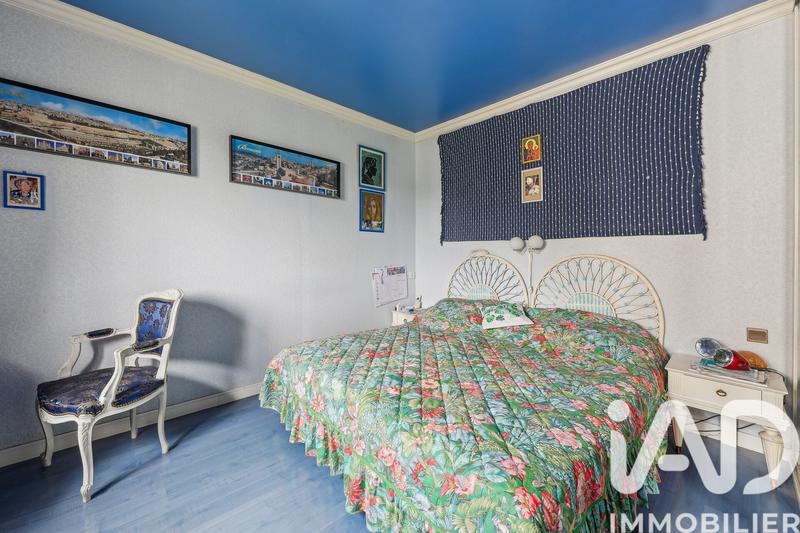 Maison - 230 m² - 9 pièces