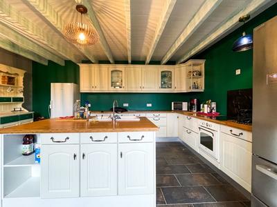 Maison - 202 m² - 5 pièces