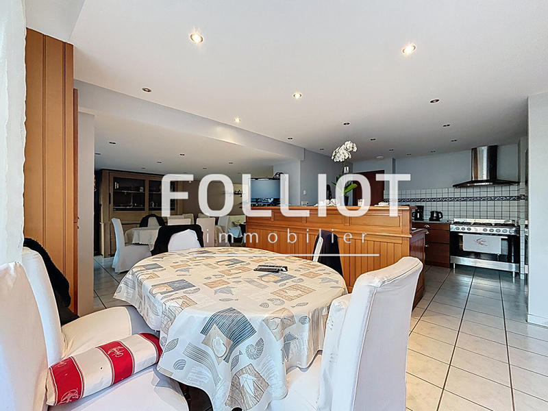 Maison - 180 m² - 8 pièces