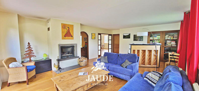 Maison - 221 m² - 10 pièces