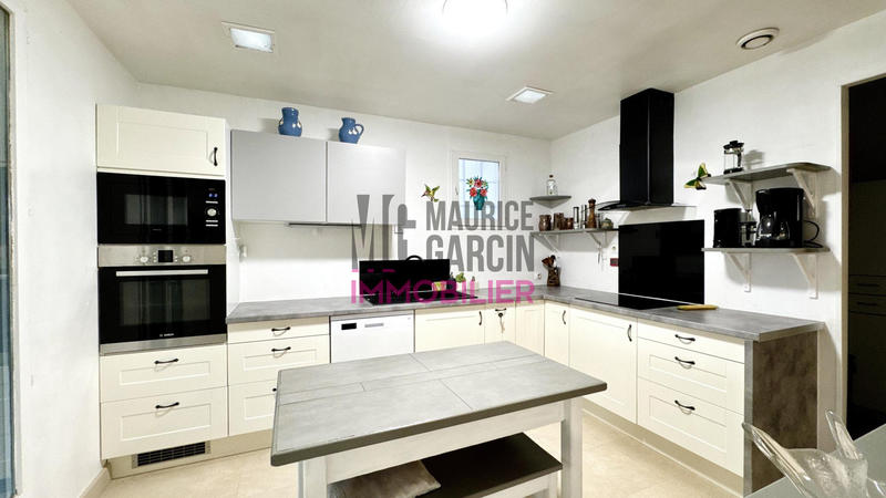 Maison - 224 m² - 9 pièces