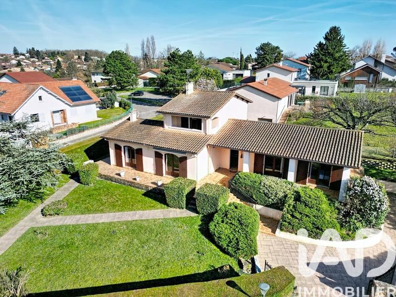 Maison - 180 m² - 5 pièces