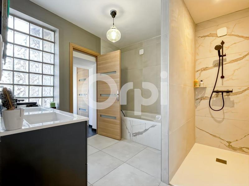 Propriété - 276 m² - 10 pièces