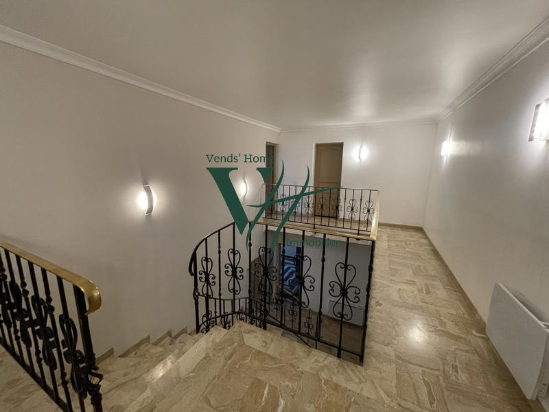 Villa - 302 m² - 10 pièces