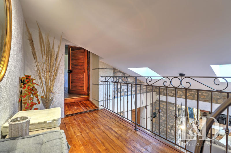 Mas - 233 m² - 8 pièces