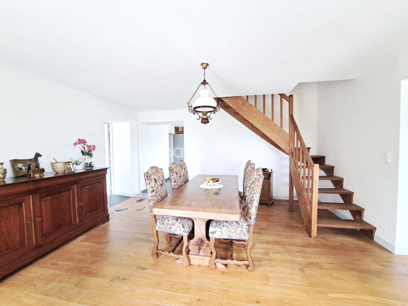 Propriété - 233 m² - 9 pièces