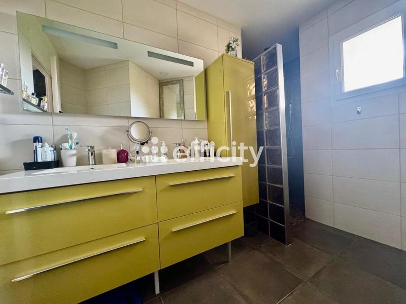 Villa - 137 m² - 5 pièces