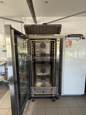 Local commercial - 135 m² - 4 pièces