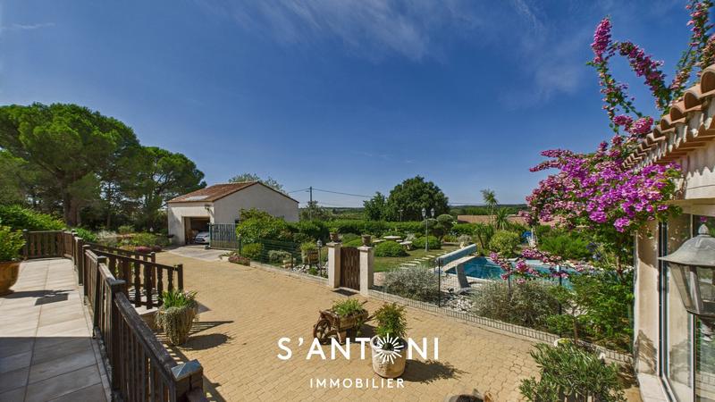 Maison - 210 m² - 8 pièces