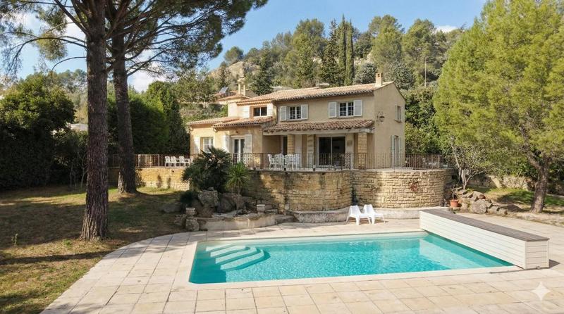 Maison - 210 m² - 6 pièces