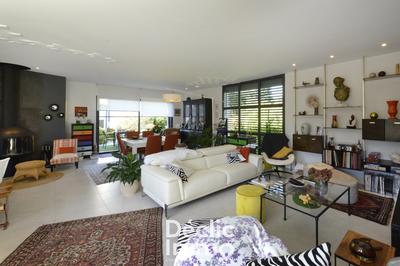 Maison - 204 m² - 5 pièces