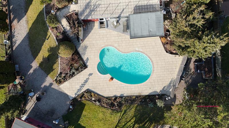 Maison - 235 m² - 8 pièces