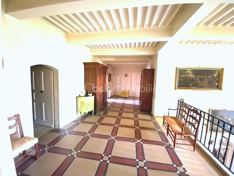 Appartement - 750 m² - 17 pièces