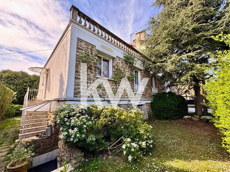 Maison - 380 m² - 10 pièces