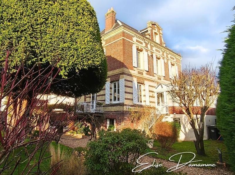 Maison - 203 m² - 7 pièces