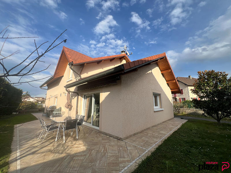 Maison - 226 m² - 7 pièces