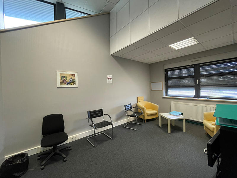 Local d'activité / Entrepôt - 216 m²