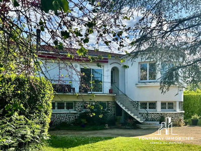 Maison - 242 m² - 10 pièces