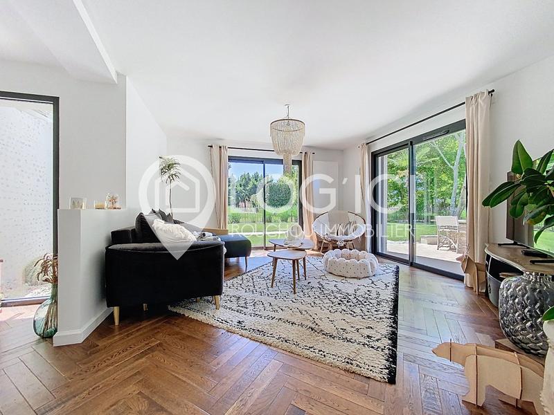 Maison - 240 m² - 7 pièces