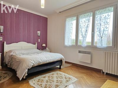 Maison - 220 m² - 7 pièces