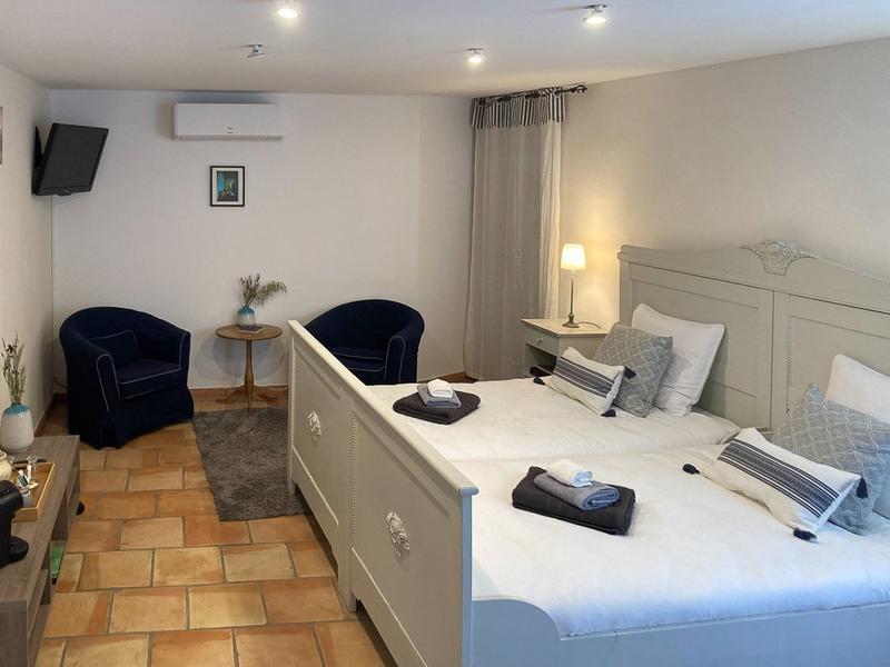 Mas - 896 m² - 25 pièces