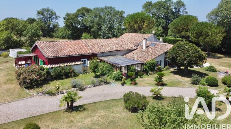 Maison - 230 m² - 8 pièces